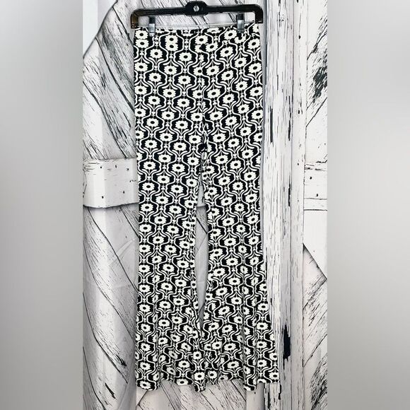 Altar’d State Black & White Floral Flare Bell Bottom Size M - Picture 1 of 5